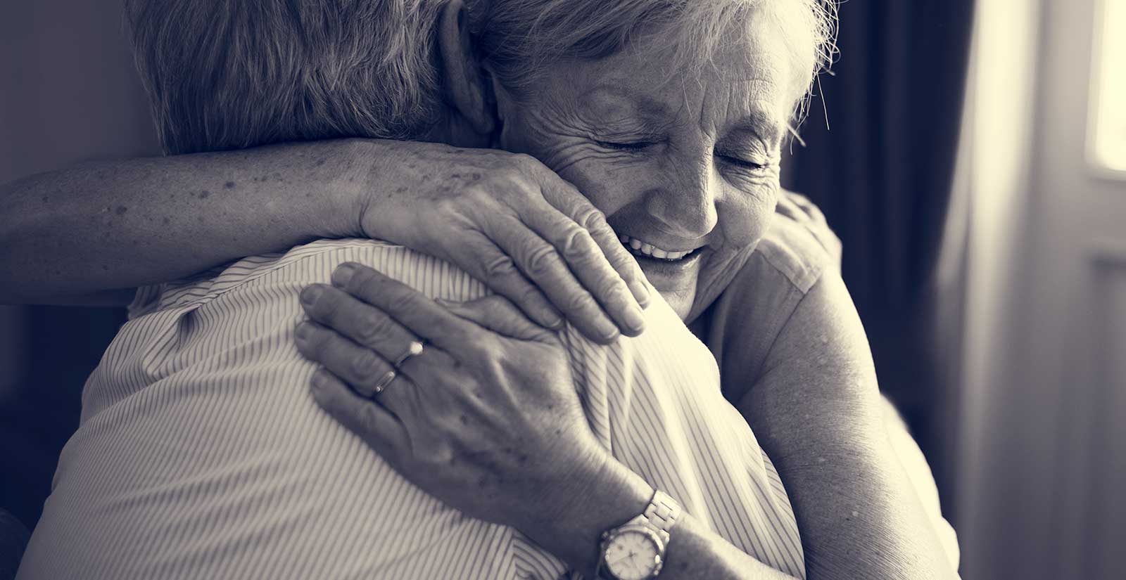 A senior client embracing her senior move manager
