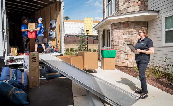 A senior move manager arriving on site as the truck unloads